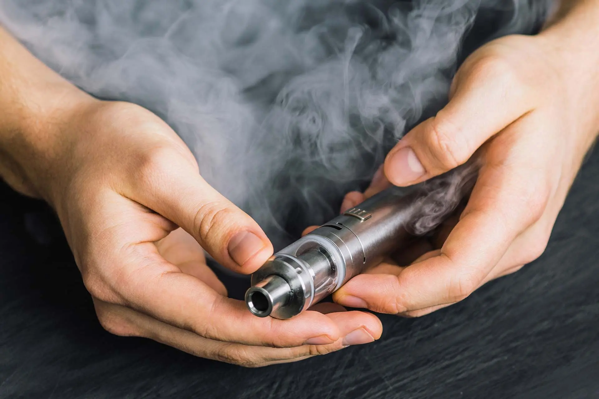 Comparison of Disposable Vapes and Refillable Vapes