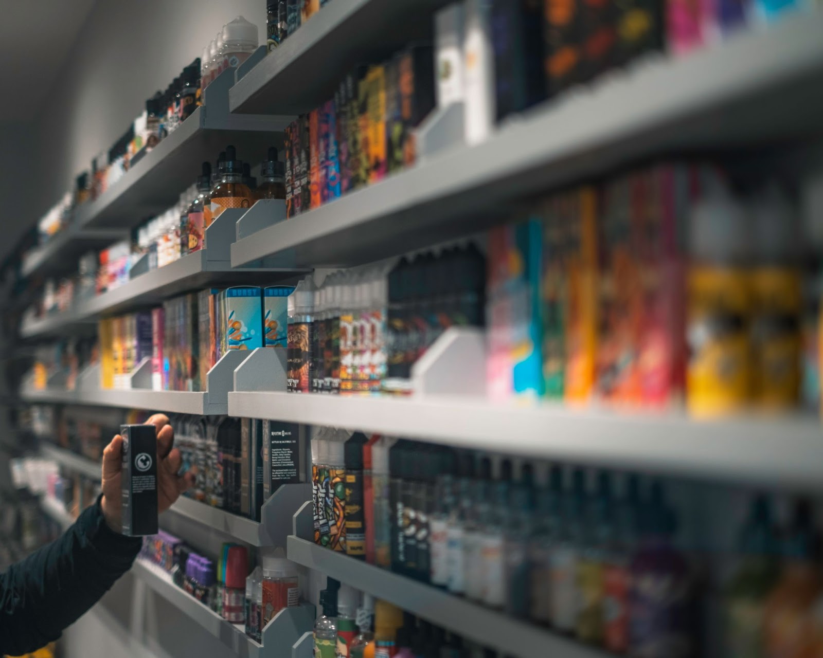 A professional display of modern disposable vapes highlighting technical diversity.